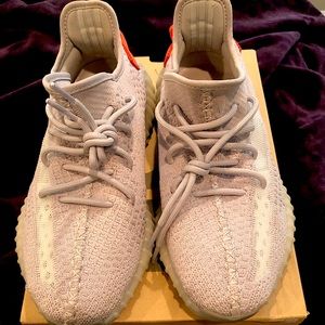 Yeezy Boost 350 V2 ‘Tail Light’.